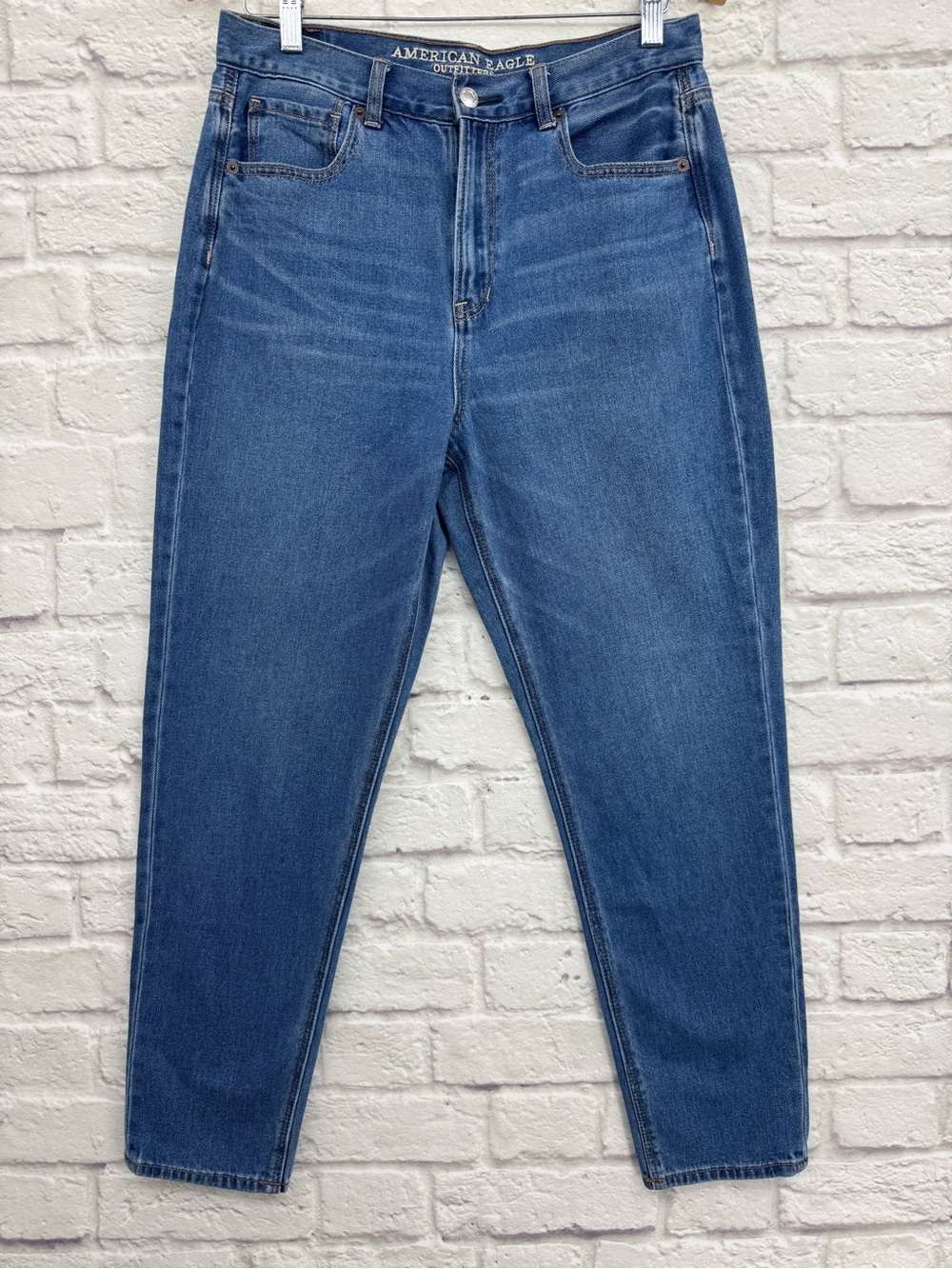AMERICAN EAGLE MOM JEAN WOMEN’S SIZE 8 REGULAR MEDIUM WASH DENIM